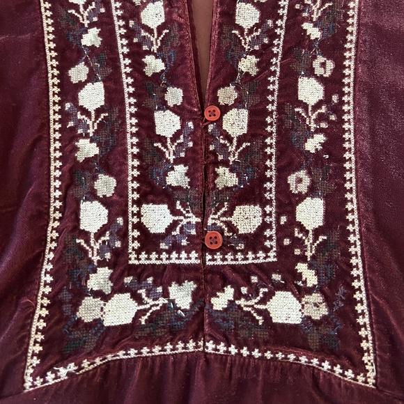 ANTHROPOLOGIE VELVET TUNIC WINE W/FLORAL EMBROIDERY SIZE SP - Picture 6 of 16